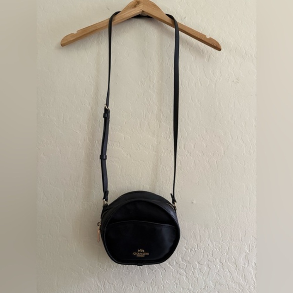 COACH Black Leather Bag with Gold Zipper